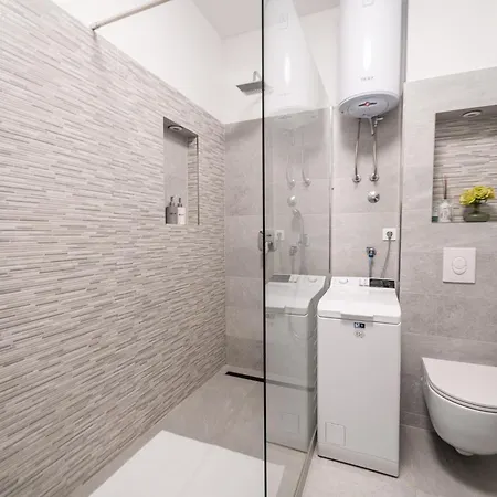 Marjan Nest Apartman *